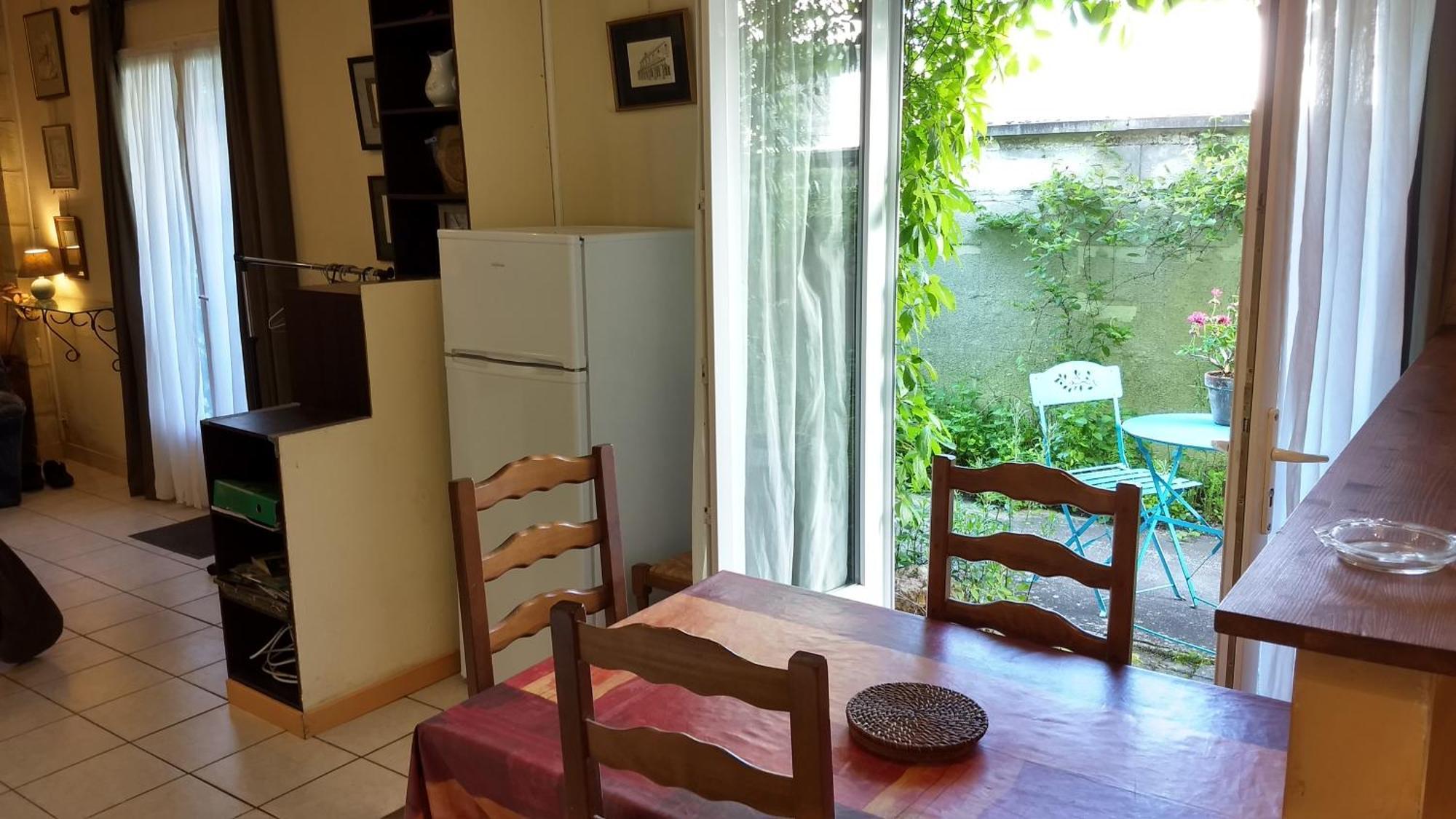 Logement Tranquille Et Frais Proche Gare Au Rdc Saumur Esterno foto