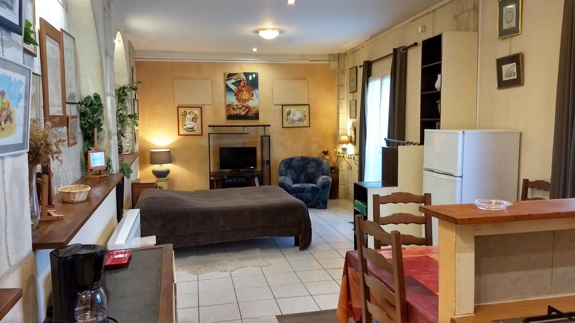 Logement Tranquille Et Frais Proche Gare Au Rdc Saumur Esterno foto